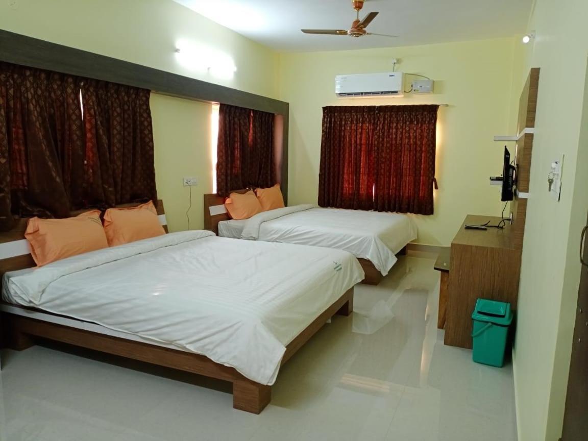 Giri Nandhana Residency Йелагери Экстерьер фото